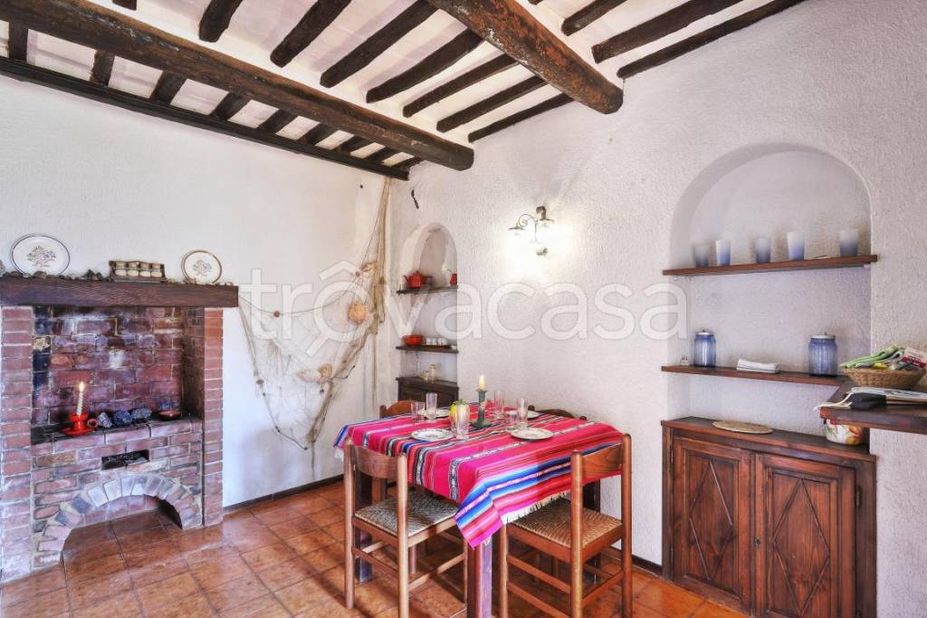 appartamento in vendita a Rio in zona Rio nell'Elba