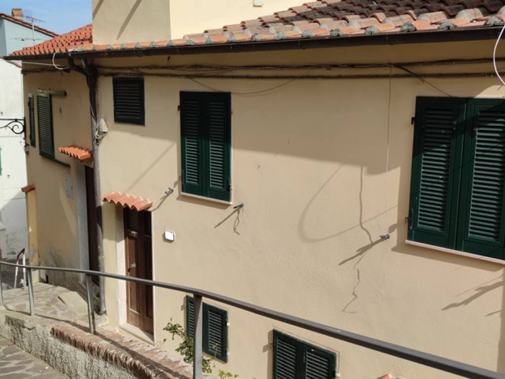 appartamento in vendita a Rio in zona Rio nell'Elba