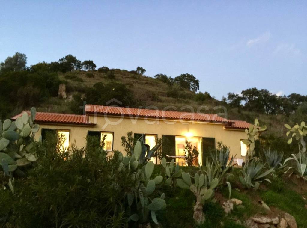 casa indipendente in vendita a Rio in zona Rio nell'Elba