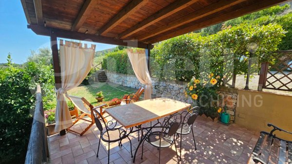 appartamento in vendita a Rio in zona Rio nell'Elba