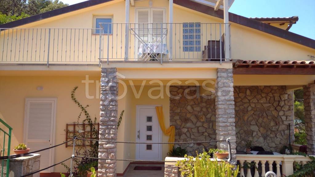 casa indipendente in vendita a Rio in zona Cavo