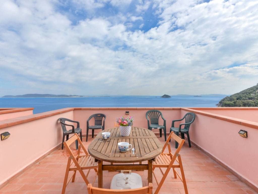 appartamento in vendita a Rio in zona Cavo