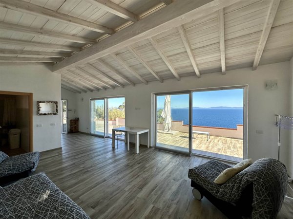 casa indipendente in vendita a Rio in zona Rio Marina