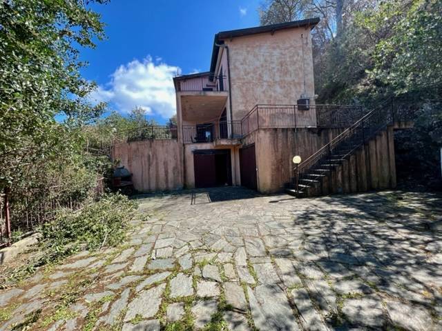 casa indipendente in vendita a Rio in zona Rio Marina