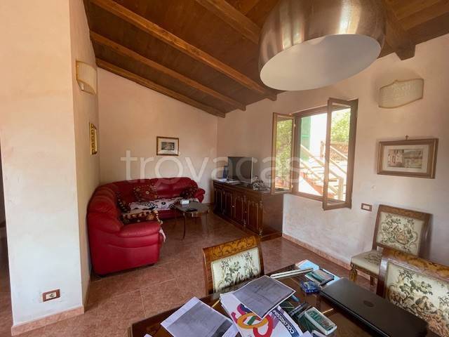 casa indipendente in vendita a Rio in zona Cavo