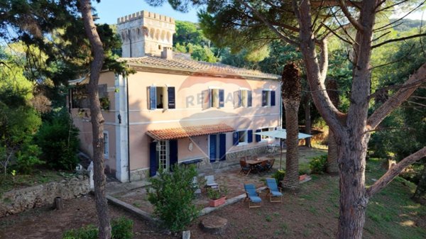 casa indipendente in vendita a Rio in zona Cavo