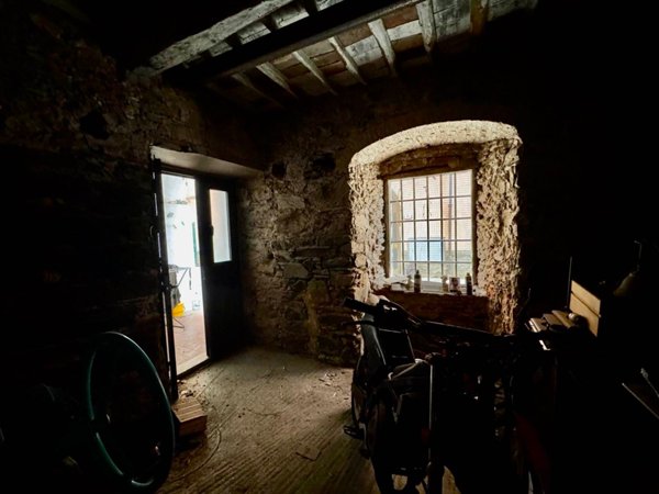 locale di sgombero in vendita a Rio in zona Rio Marina