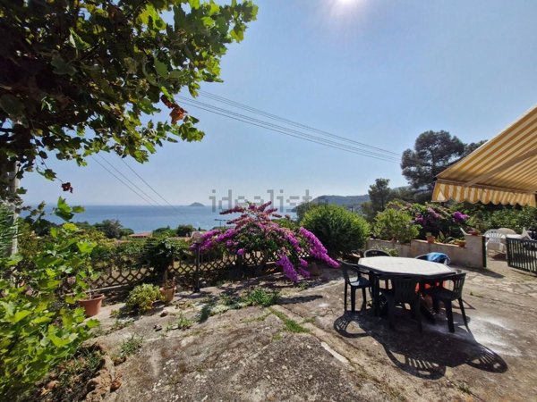 casa indipendente in vendita a Rio in zona Cavo