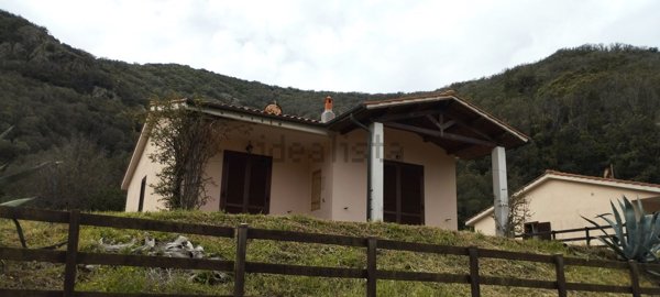 casa indipendente in vendita a Rio in zona Rio Marina