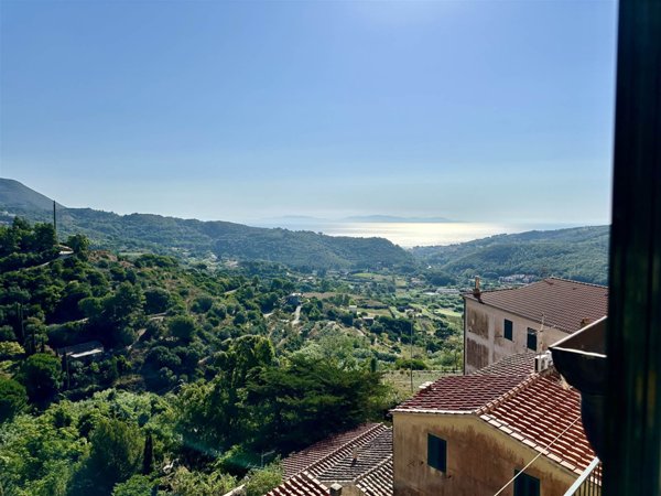 appartamento in vendita a Rio in zona Rio nell'Elba
