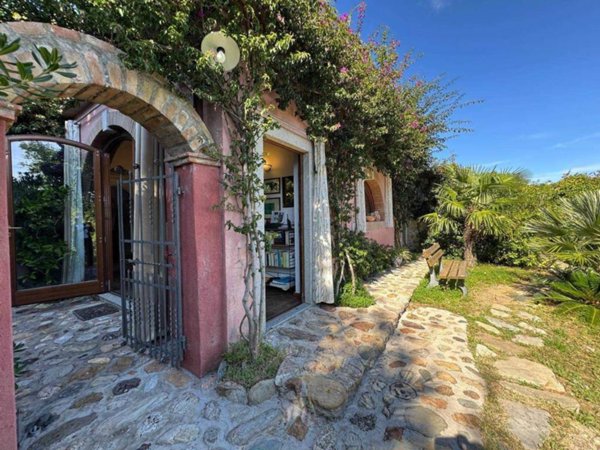 casa indipendente in vendita a Rio in zona Rio nell'Elba