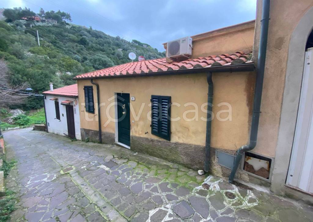 appartamento in vendita a Rio in zona Rio nell'Elba