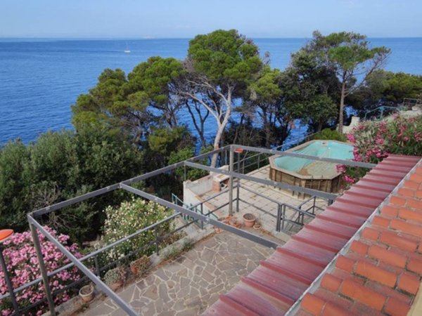 casa indipendente in vendita a Rio in zona Rio Marina