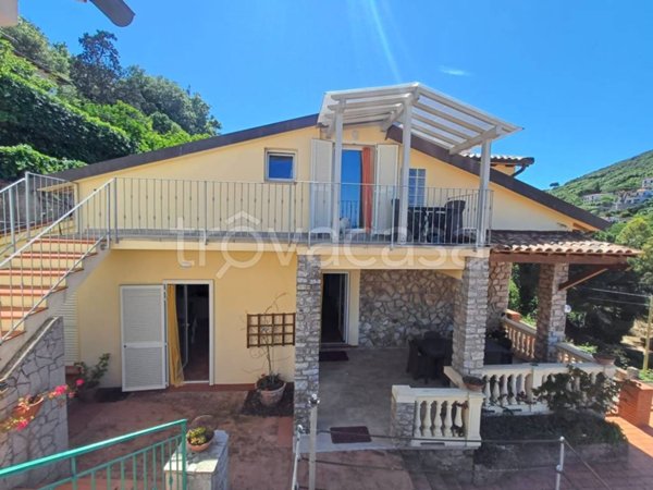 casa indipendente in vendita a Rio in zona Cavo