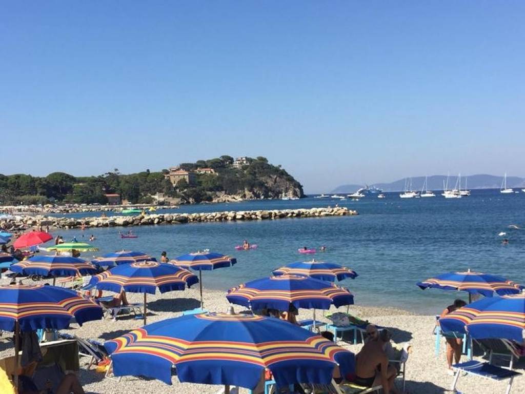 casa indipendente in vendita a Rio in zona Cavo