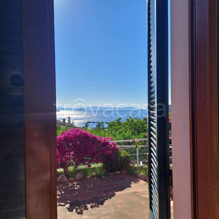 appartamento in vendita a Rio in zona Cavo