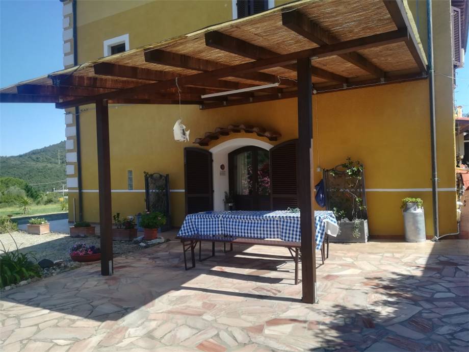intera palazzina in vendita a Rio