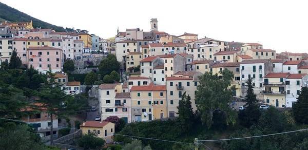 appartamento in vendita a Rio in zona Rio nell'Elba