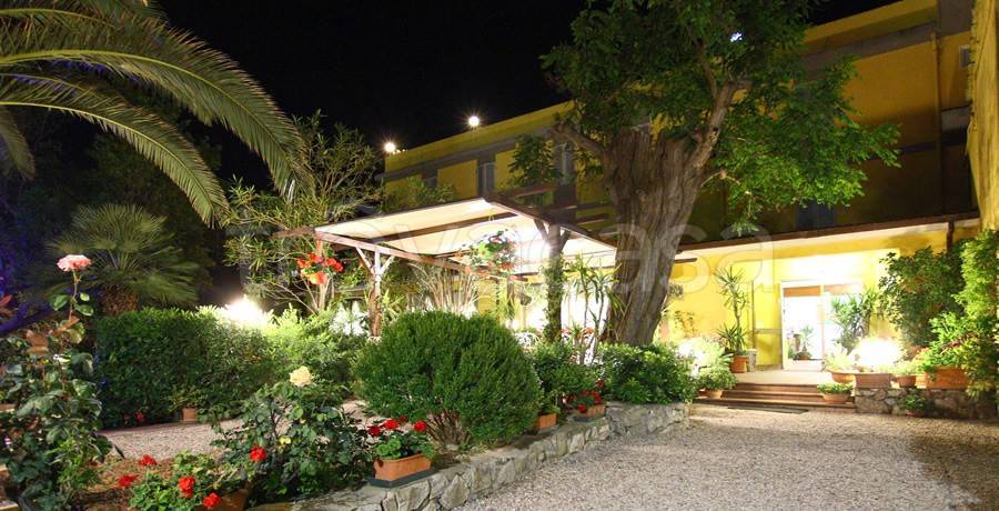 negozio in vendita a Rio in zona Cavo