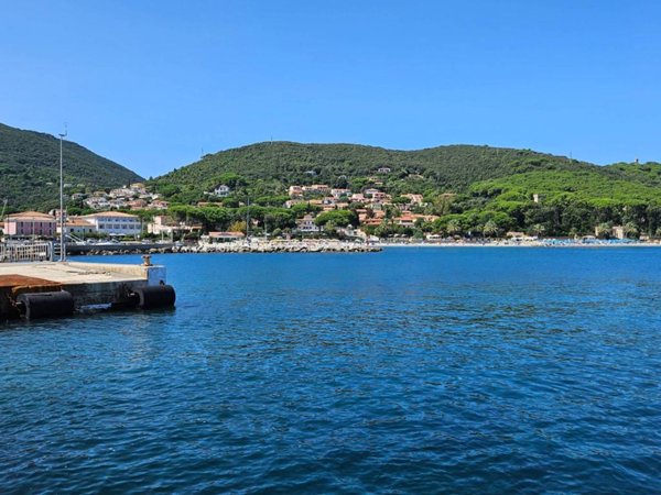 negozio in vendita a Rio in zona Cavo