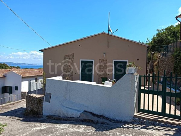 casa indipendente in vendita a Rio in zona Cavo