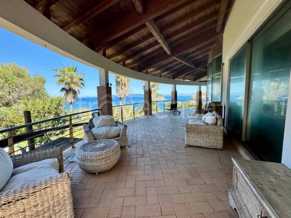 casa indipendente in vendita a Rio in zona Cavo