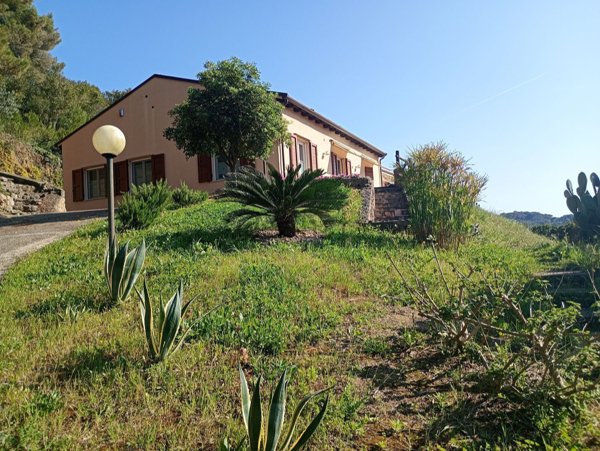 casa indipendente in vendita a Rio in zona Rio Marina