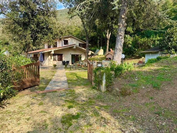 casa indipendente in vendita a Rio in zona Rio Marina