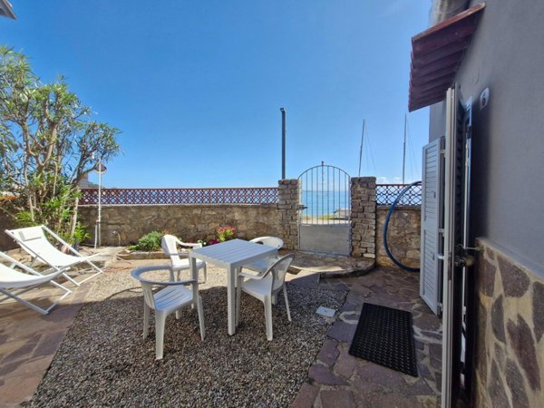 casa indipendente in vendita a Rio in zona Cavo