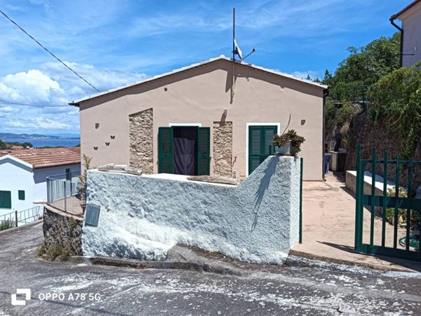 casa indipendente in vendita a Rio in zona Cavo