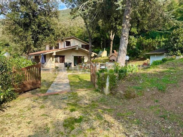 casa indipendente in vendita a Rio in zona Rio Marina