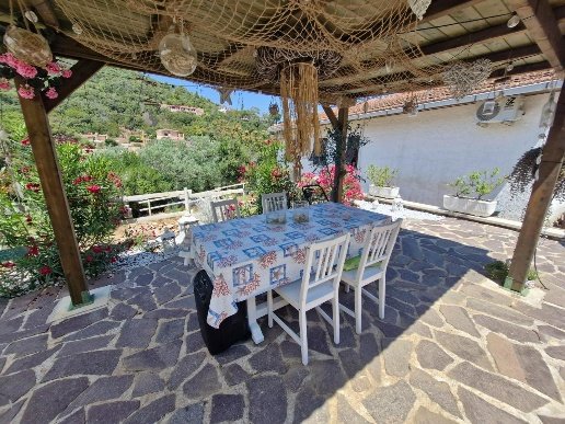 casa indipendente in vendita a Rio in zona Cavo