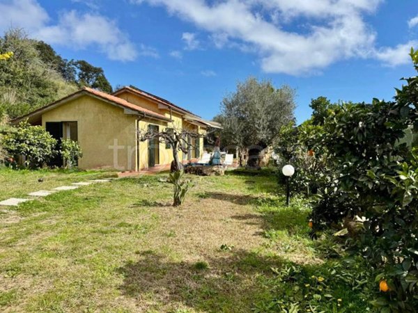 casa indipendente in vendita a Rio in zona Rio Marina