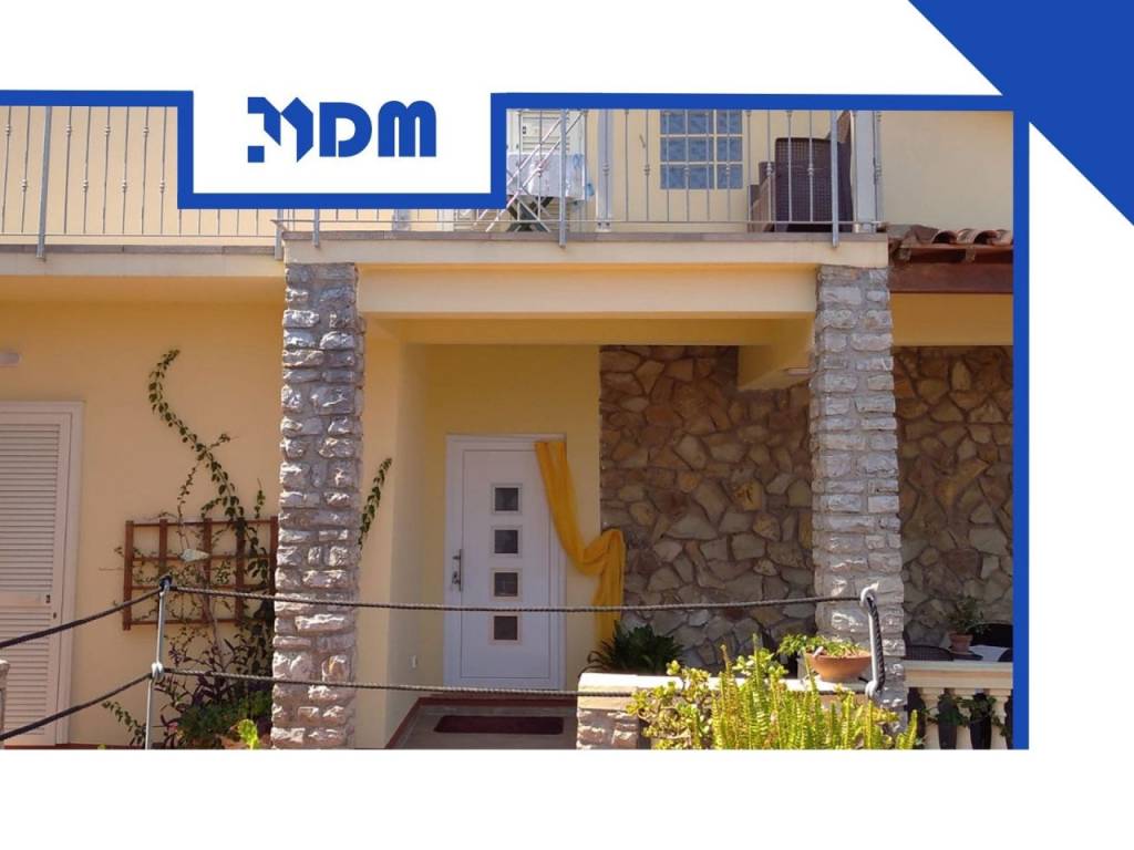 casa indipendente in vendita a Rio in zona Cavo