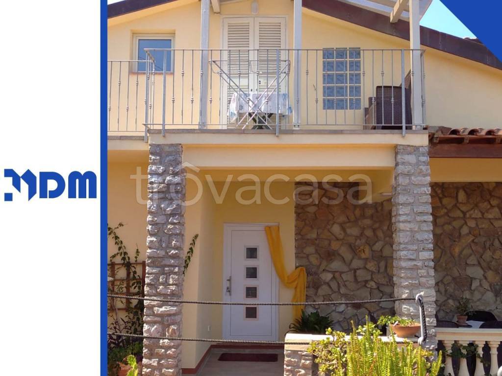 casa indipendente in vendita a Rio in zona Cavo