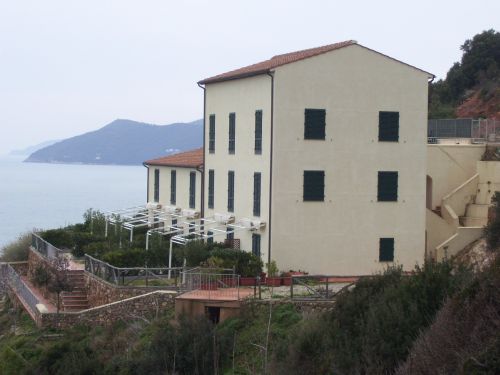 casa indipendente in vendita a Rio in zona Cavo