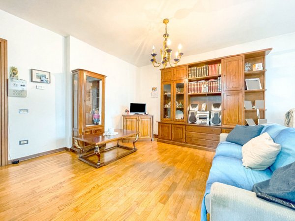 casa indipendente in vendita a Fara Novarese