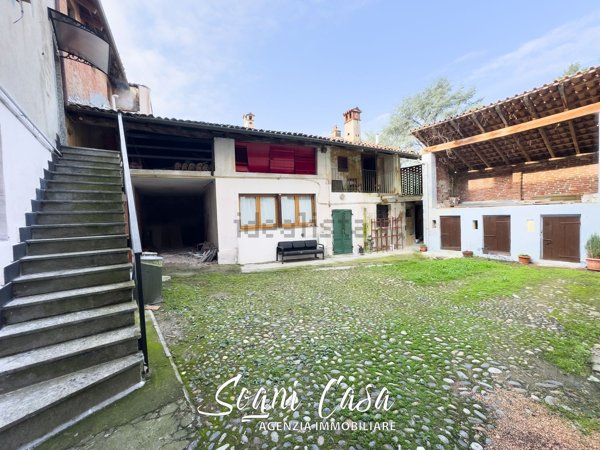 casa indipendente in vendita a Fara Novarese