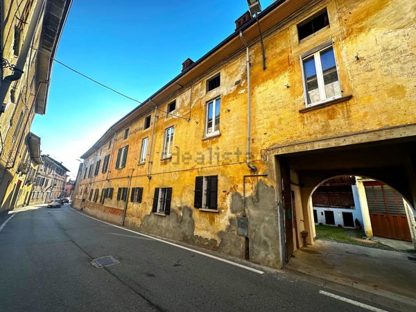 casa indipendente in vendita a Fara Novarese