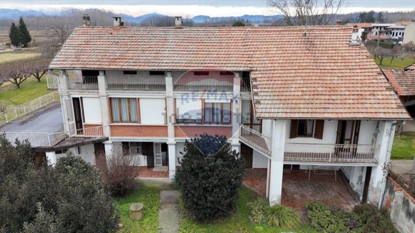 casa indipendente in vendita a Fara Novarese