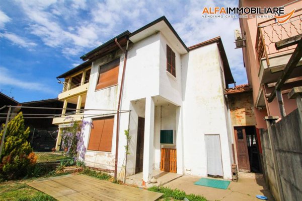 casa indipendente in vendita a Fara Novarese