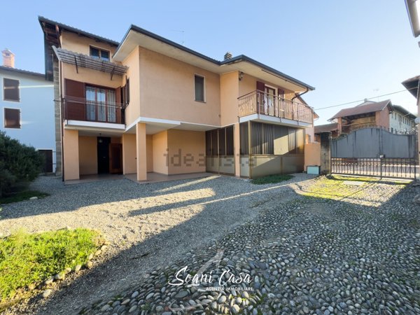 casa indipendente in vendita a Fara Novarese