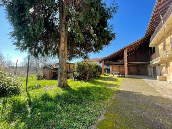 casa indipendente in vendita a Fara Novarese