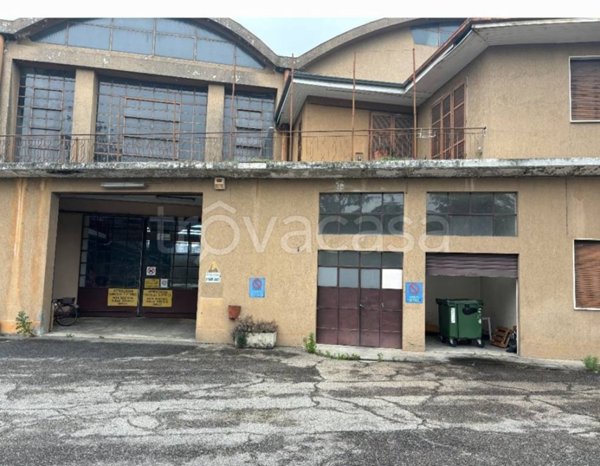 locale commerciale in vendita a Fara Novarese