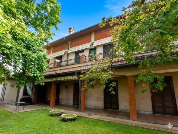 casa indipendente in vendita a Fara Novarese
