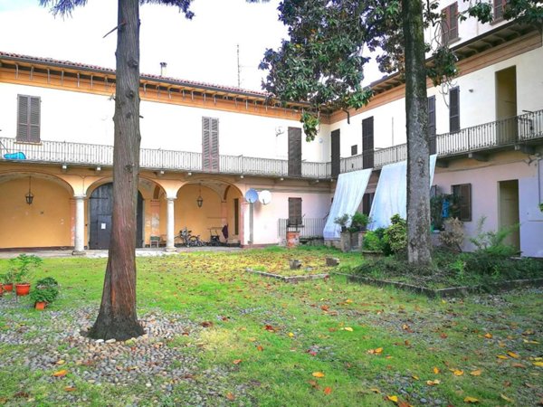 intera palazzina in vendita a Fara Novarese