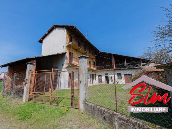 casa indipendente in vendita a Fara Novarese