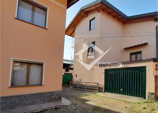 casa indipendente in vendita a Fara Novarese