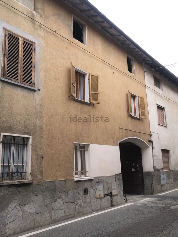 casa indipendente in vendita a Fara Novarese