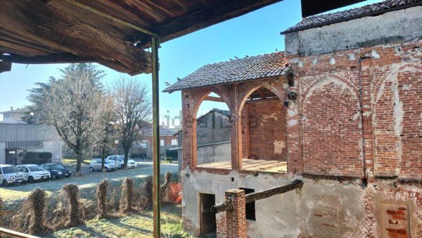 casa indipendente in vendita a Fara Novarese